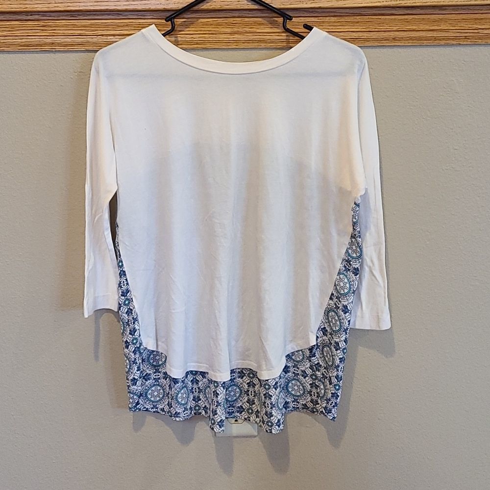 Loft womens 3/4 sleeve white and‎ blue design flowy shirt size xs